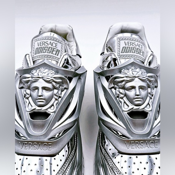 VERSACE Odissea Metallic Sneakers
Brand new with dust bags. Size 45 - Picture 2 of 5